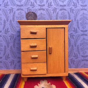 Midcentury Garderobe aus Holz in 1:12