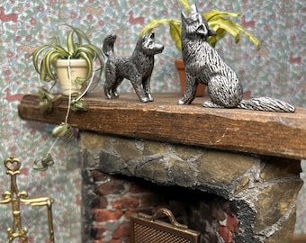 one miniature pewter wolf statue