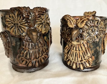 Handgemaakte uilmokken van steengoed: op wiel geworpen aardewerk, met de hand gesneden, DGrahamPottery