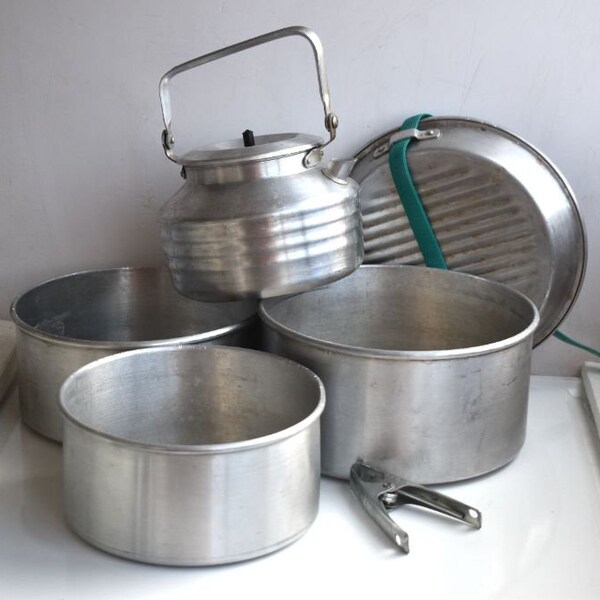 Vintage Set of 6 Aluminum Camping Mess Kit Kitchen Pots Pans Teapot Touristic Pottery MCM Boy Scout Camping Bundle