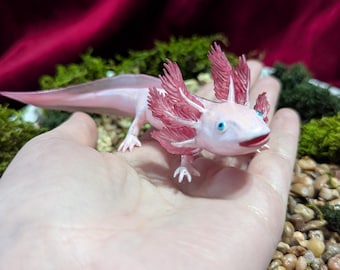 Figura de ajolote, cachorro de barro, realista con cola y branquias translúcidas