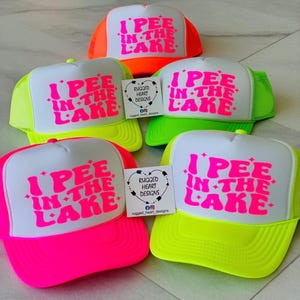 I Pee In The Lake Trucker hat, Funny Summer, Custom Lake Hat, Lake Life, Vacation, Boating, Summer Vibes, Camping, Fishing Lake Hat. imagem 10