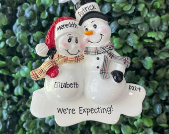 WIR ERWARTEN Paar Ornament | Schwangerschaft Ornament • Personalisierte Schwangere Ornament • Handgeschriebene Ornament • Erwartet ein Baby Ornament
