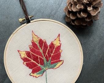Bordado de hojas de otoño
