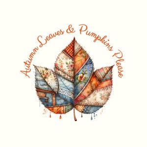 Op de afbeelding: Waterverfillustratie van een blad met een patchworkontwerp. Het blad bestaat uit verschillende stofpatronen, waaronder bloemen, denim en ruitjes. De tekst "Autumn Leaves & Pumpkins Please" is in een boog rond het blad geschreven.