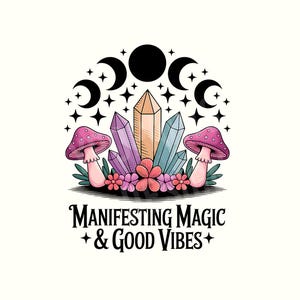 Może przedstawiać: Fantazyjna ilustracja przedstawiająca sierp księżyca, kryształy, grzyby i kwiaty. Pod obrazem widnieje napis "Manifesting Magic & Good Vibes".
