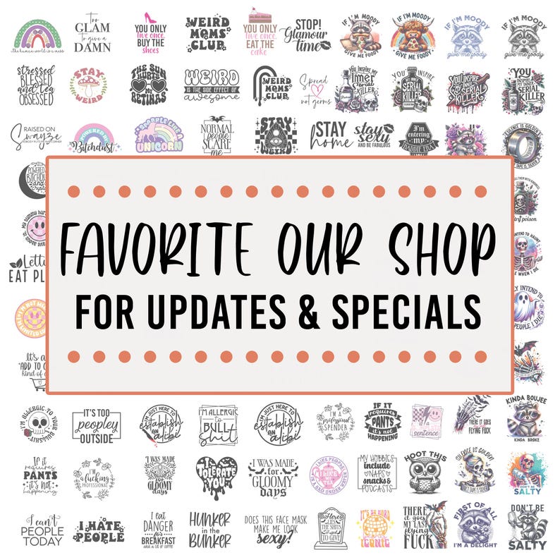 K&ouml;nnte beinhalten: Eine Collage aus bunten und humorvollen Designs mit Texten wie "Weird Moms Club", "Bleib zu Hause", "Drau&szlig;en ist es zu voll" und "Ich hasse Menschen". Der Text "Favorite Our Shop For Updates & Specials" wird in einem gro&szlig;en, braunen Rechteck mit wei&szlig;en Punkten angezeigt.