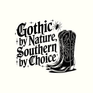 Puede incluir: Botas de vaquero negras con dise&ntilde;o de telara&ntilde;a y costuras decorativas. El texto "Gothic by Nature, Southern by Choice" est&aacute; en una fuente g&oacute;tica, con un gr&aacute;fico de ara&ntilde;a.
