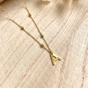 Collar de cadena de oro colgante de letra personalizable de acero inoxidable • Idea de regalo • Joyería de mujer • Día de la Madre • Modelo Jason