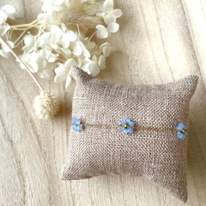 Collier CLARIS collier doré en acier inoxydable avec petites fleurs en perles idée cadeau femme cadeau de Noël collier fleurs Bleu clair