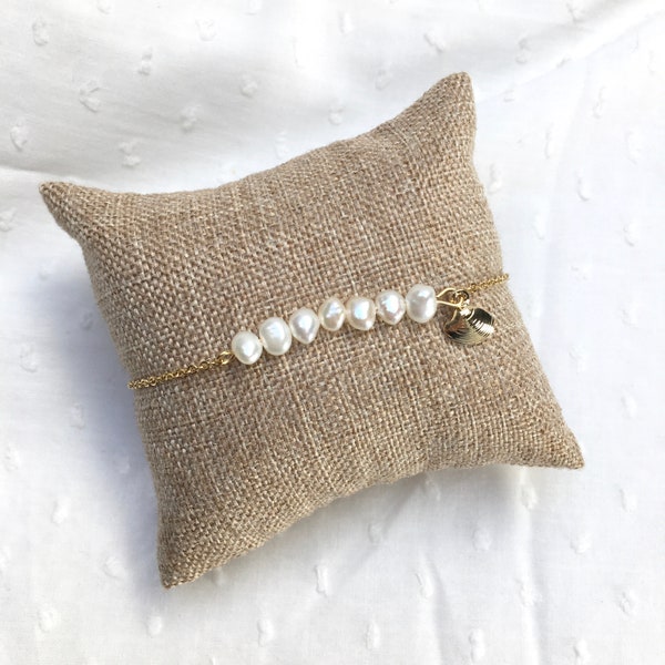 Bracelet chaîne dorée acier inoxydable avec perles nacrées et coquillage • Idée cadeau • Bijoux femmes • Fête des mères • Modèle Cassiopeia