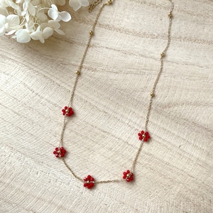 Collier CLARIS collier doré en acier inoxydable avec petites fleurs en perles idée cadeau femme cadeau de Noël collier fleurs Rouge