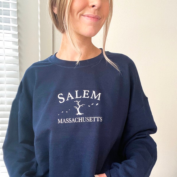salem crewneck // Salem, Massachusetts Pullover // Spooky Fall Sweatshirt // Cozy Fall Pullover // Halloween Gifts // Witchy Sweatshirt