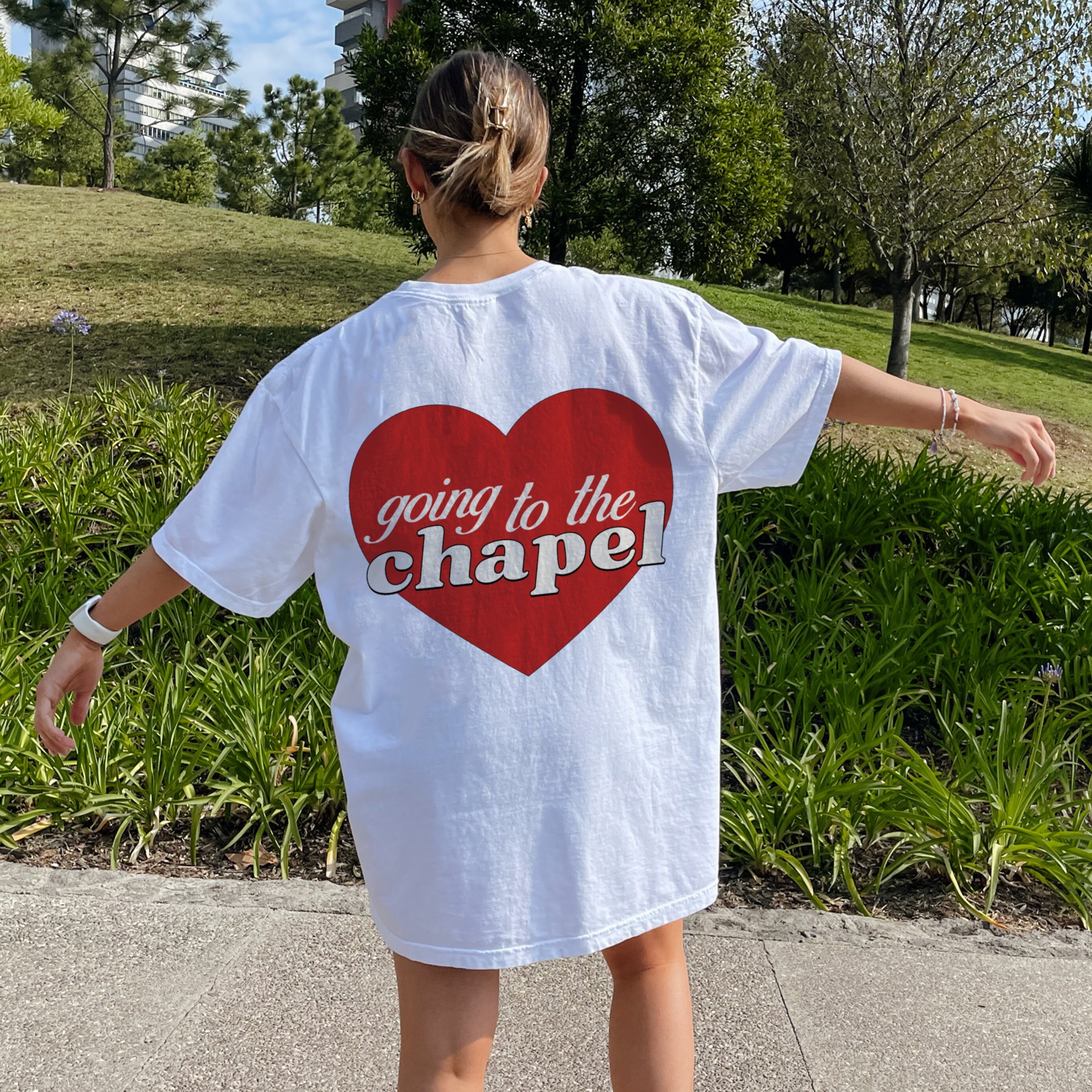 Camiseta "Going to the Chapel" // Camiseta Gildan con colores cómodos para despedida de soltera // Camiseta estética para novia // Camiseta estética para novia, sutil.