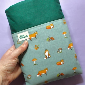 Fox Book Sleeve with Pocket | Woodland Book Cosy for iPad/Kindle | Cosy Fox Print Book Cover, Ideal Reading Accessory and Bookish Gift Idea