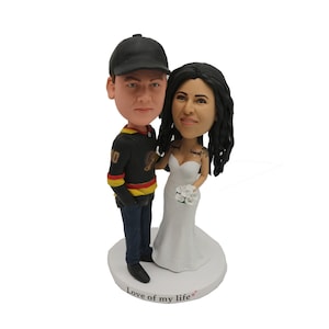 Custom wedding bobbleheads, bobbleheads couple in sports jersey & baseball cap,wedding cake topper bride and groom