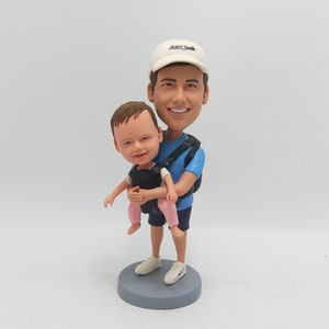 Custom father holding baby Bobblehead,  Personalized Double Polymer Clay Figurines Sculpted Resin Dolls, Custom Kids And Dad Statues,dog/cat