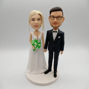 Custom wedding bobbleheads, bobbleheads couple,wedding cake topper for bride and groom,wedding gifts