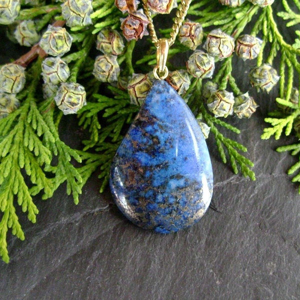 Lapis Lazuli, pendentif en pierre précieuse ! Un bijou unique ! Un cadeau parfait pour vous et lui !