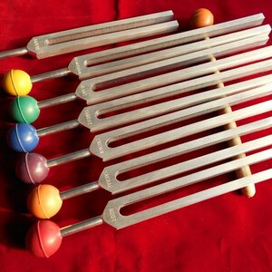 7 CHAKRA Tuning Fork Set with Removable 7 Color rubber ball & Velvet Pouch