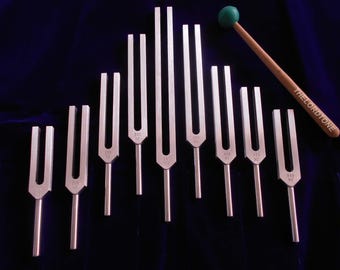 9つの三連音叉（マレット付き）セット - サウンドヒーリング＆音楽療法ツール