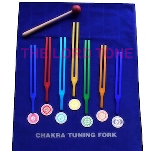 7 CHAKRA Farbtherapie Stimmgabel mit 7 Chakra Zeichen + OM STIMM Fork Free
