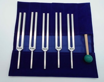 Zestaw 5 kamertonów Briana z aksamitnym etui i młoteczkiem. Do medytacji, relaksacyjnego leczenia dźwiękiem.