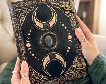 Diario in pelle da 28 cm con tripla dea della luna / Grimorio con pietre in rilievo / Grimorio personalizzato - 320 pagine vintage