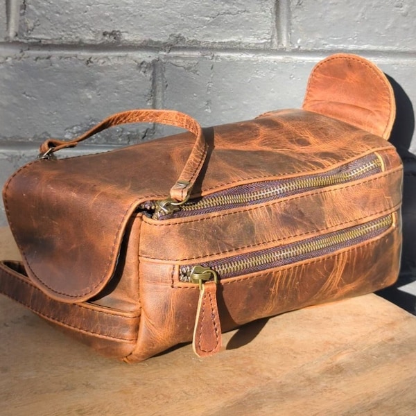 New- Personalised Leather Toiletry Bag | Full Grain Leather | Water Resistant Lining Inside | Rugged 10'' Bag | Brass YKK Zips