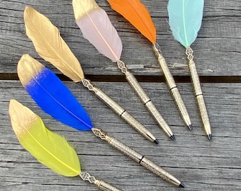 Pluma estilográfica / Plumas pintadas a mano de 6'' / 6 colores a elegir / Cuerpo de metal dorado / Tinta negra
