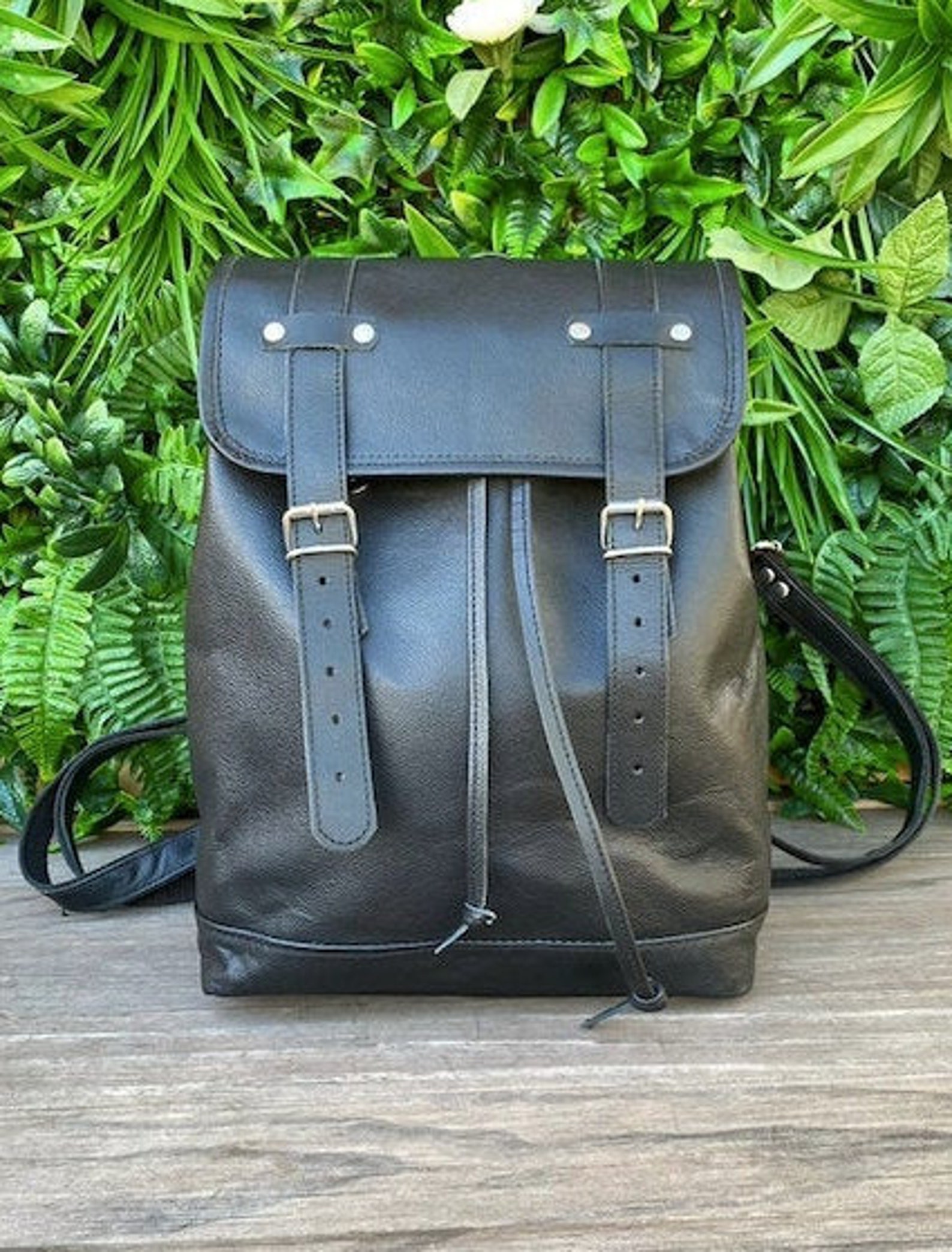 black laptop backpack women's