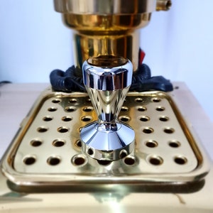 La Pavoni Millenium Stampfer mit 51,6 mm Basis aus verchromtem Aluminium