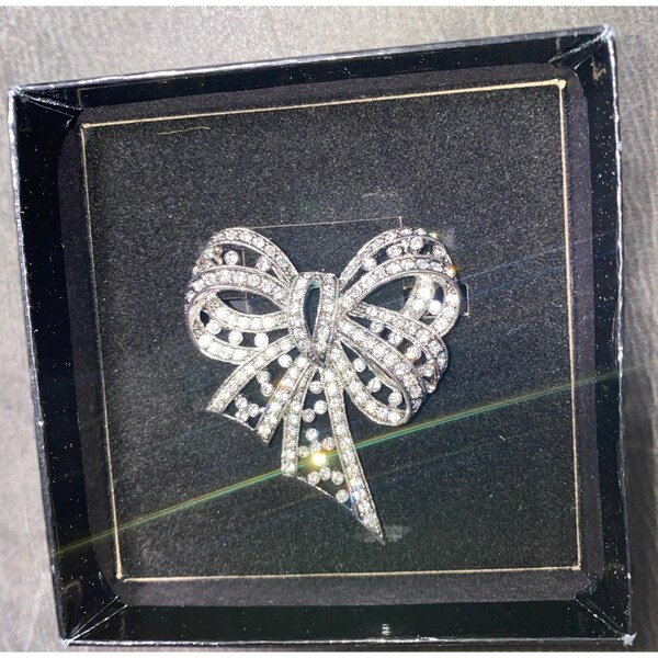 Joan Rivers Classics Collection Bow Rhinestone Brooch Pin Silver-Tone Elegant Jewelry Gift Box Included