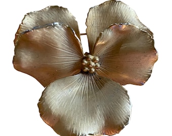 Vintage Giovanni Mate Chic Gold Floral Brooch Giovanni Mid Century Vintage Matte Gold Tone Flower Brooch  main image 4