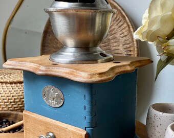 Alte renovierte Kaffeemühle ~ Vintage Handkurbelmühle