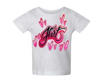 Diseño de nombre personalizado con contorno de escritura con aerógrafo y corazones