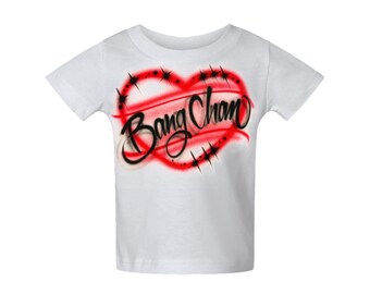 Diseño de nombre personalizado con forma de corazón a mano alzada con aerógrafo