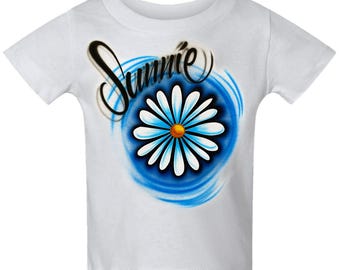 Diseño de nombre personalizado con margaritas escritas con aerógrafo