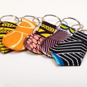 Llaveros con estampado africano