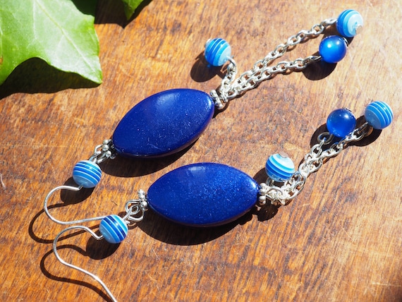 Boucles D'oreilles Pendantes Perles Bleues Et Chaînettes – Argenté – Neuf Sans Emballage