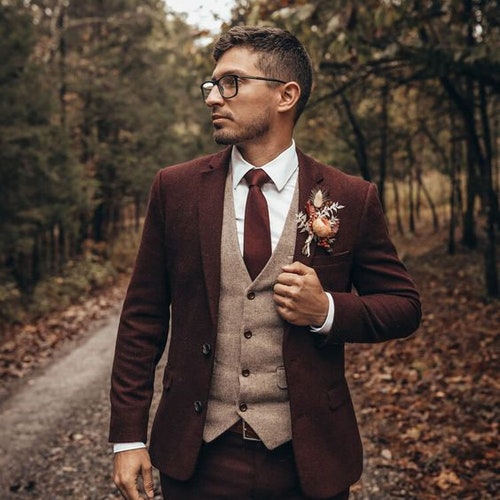Winter Wedding Maroon Groomsmen Suit 