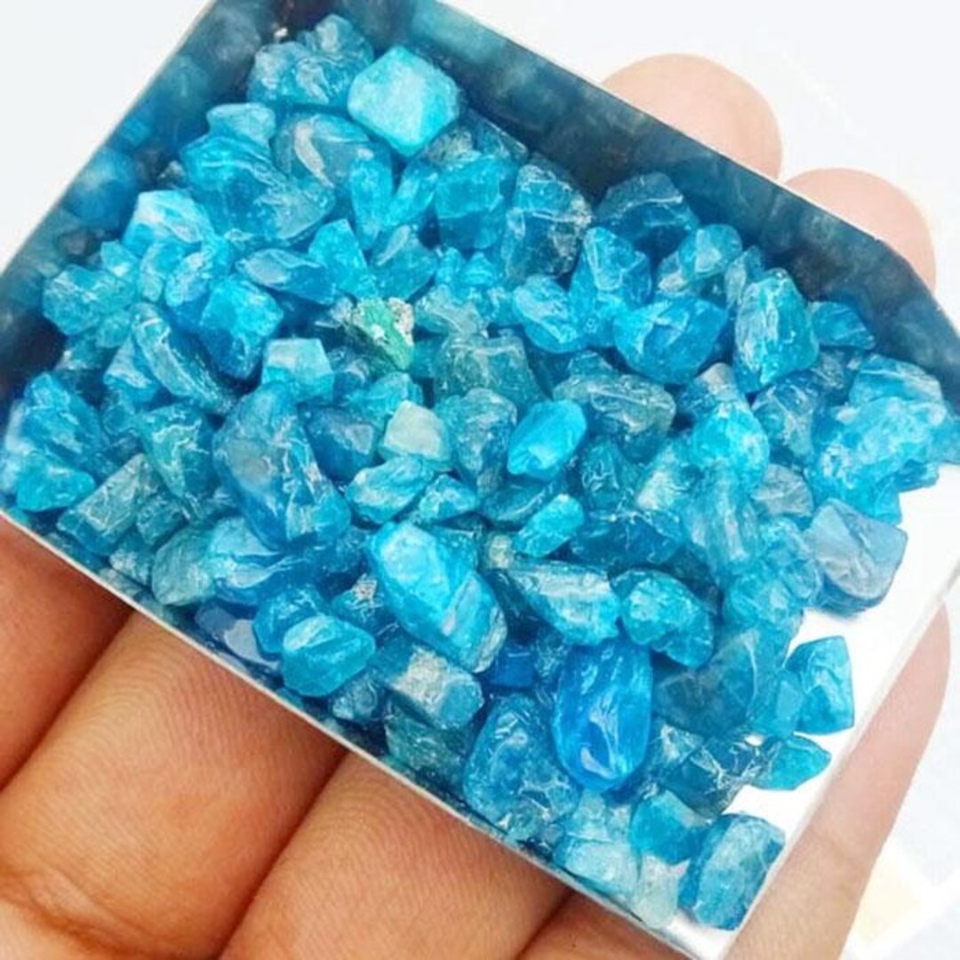 AAA品質の天然ネオンアパタイト原石、サイズ4-10mm、ルース