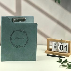Benutzerdefinierte Ledermappe, Vegan Leder-Klemmbrett mit personalisierter Gravur, passend für A4 /Legal Papier, Dokumentenhalter, Schule/Büro Geschenk