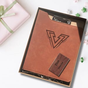 Ensemble de 2 pochettes en cuir personnalisées et porte-cartes de visite avec gravures personnalisées, coffret cadeau pour le bureau, cadeau pour collègue/patron