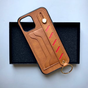 Personalisierte Vegan Leder iPhone Hülle mit Riemen für iPhone 13/ iPhone 12/ iPhone 11/ iPhone 8/ iPhone 7/ iPhone XS/ iPhone SE