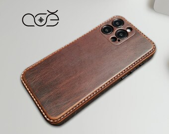 Funda de piel de vacuno premium hecha a mano para iPhone 17, iPhone 16, iPhone 15, iPhone 14 y iPhone 13. Funda de piel con grabado personalizado.
