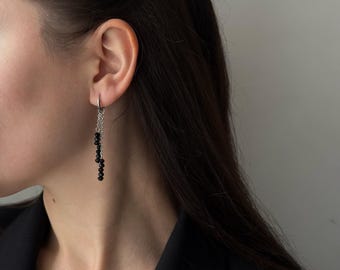 Grillige oorbellen, zwarte kristallen bedel zilveren hoepels, Goth bungelknuffeloorbellen, gotische alt sieraden cadeau