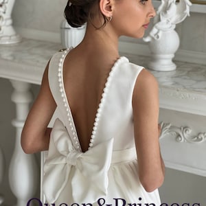 White flower girl dress, Flower girl dress with pearls, Ivory  dress, Party dress, Flower girl dress with train