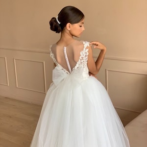 First communion dress Wedding dress girl Junior bridesmaid gown Ivory toddler girl dress Rustic baby girl flower dress Ball gown tulle