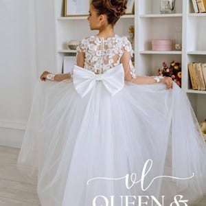 Communion baby girl dress Ivory special occasion girl dress Flower girl dress voluminous lace Tulle wedding girl dress Ball gown classic